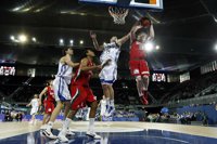 El Real Madrid se olvida del 'clásico' a costa del CB Granada