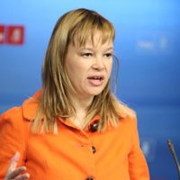 Pajín: la "democracia" del PP "crea más divisiones de poder interno"