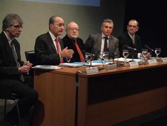 El alcalde del Ayuntamiento de Málaga, Francisco de la Torre Prados; el consejer