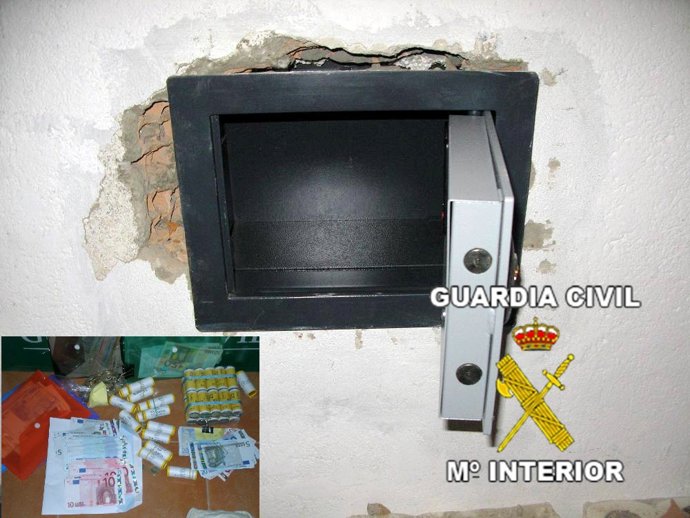 Dos Notas De Prensa De La Guardia Civil