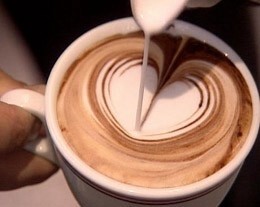 Una de las figuras realizadas en café