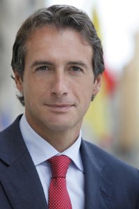 De la Serna rehusa valorar la decisión de Cascos y dice que Gorostiaga "bastante tiene con arreglar su partido"