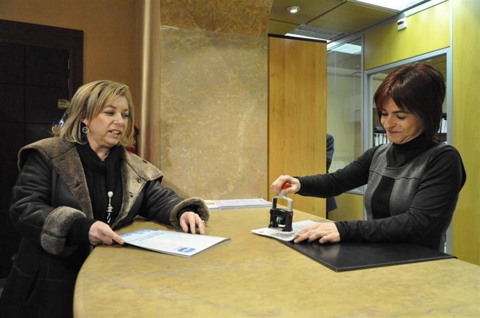 Serrat entrega la solicitud en el Registro del Justiciazgo.