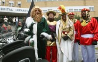 Los Reyes Magos visitan a los niños del hospital Virgen del Rocío a los mandos de motocicletas Harley Davidson