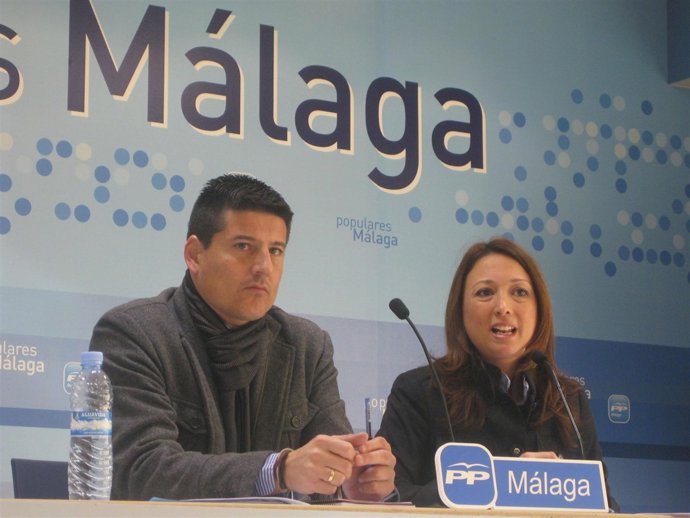 El parlamentario andaluz del PP Francisco Oblaré y la vicesecretaria de Educació