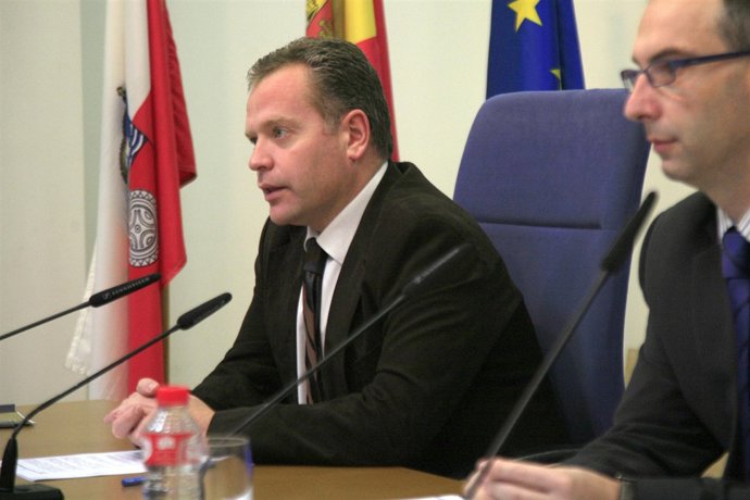 El consejero durante la rueda de prensa