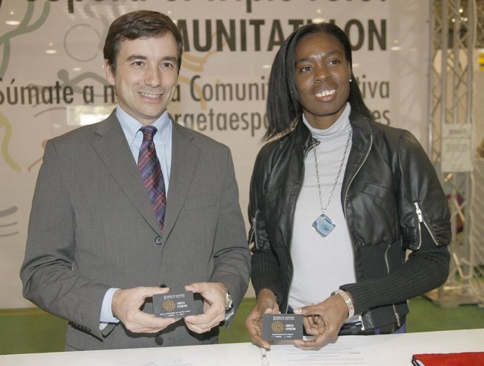 La altela Niurka Montalvo y el director regional de Acciona Mediterráneo, Miguel