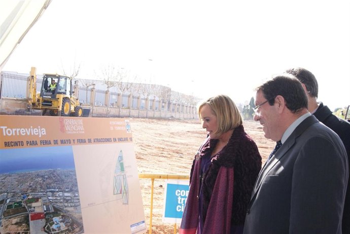 La consellera de Turismo, Belén Juste, y el alcalde de Torrevieja (Alicante), Pe
