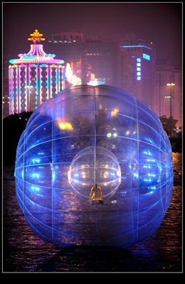 Esféras gigantes precederán a la Cabalgata de los Reyes Magos de Madrid