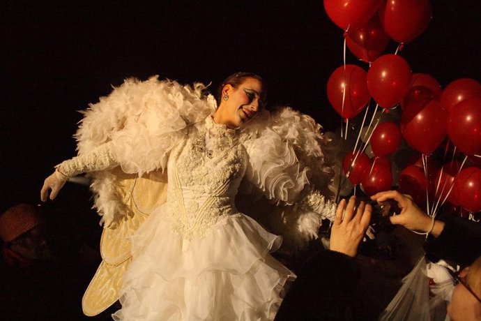 Una acróbata que parrticipará en la Cabalgata de León.