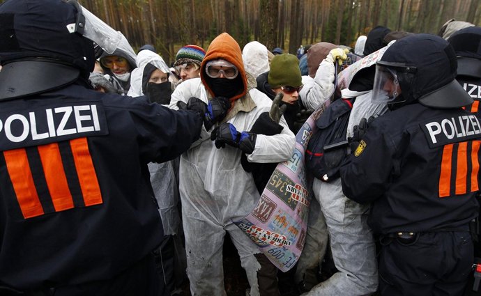 Enfrentamientos en Alemania por un tren de residuos nucleares