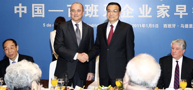 ministro de Industria, Miguel Sebastián, con el viceprimer ministro chino, Li Ke