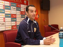 José Luis Oltra, en rueda de prensa