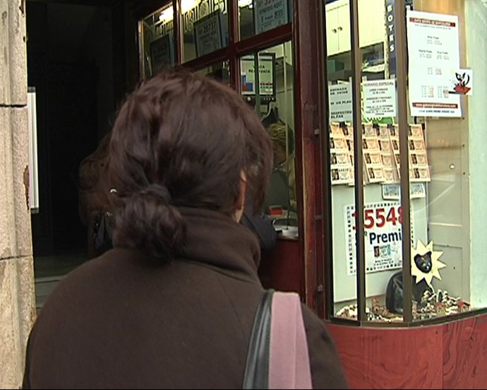 Largas colas en administraciones por sorteo del Niño