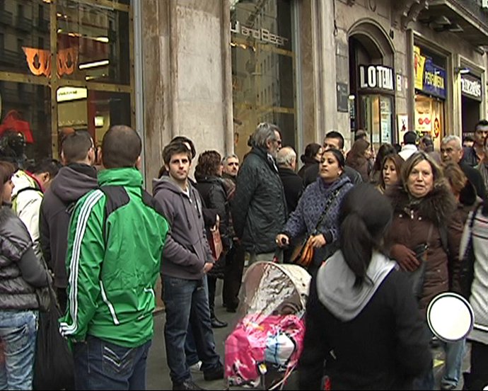 Largas colas en administraciones por sorteo del Niño