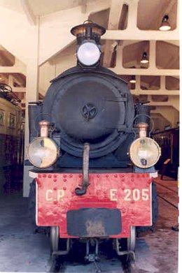 Museoan ikusgai dagoen lokomotora bat