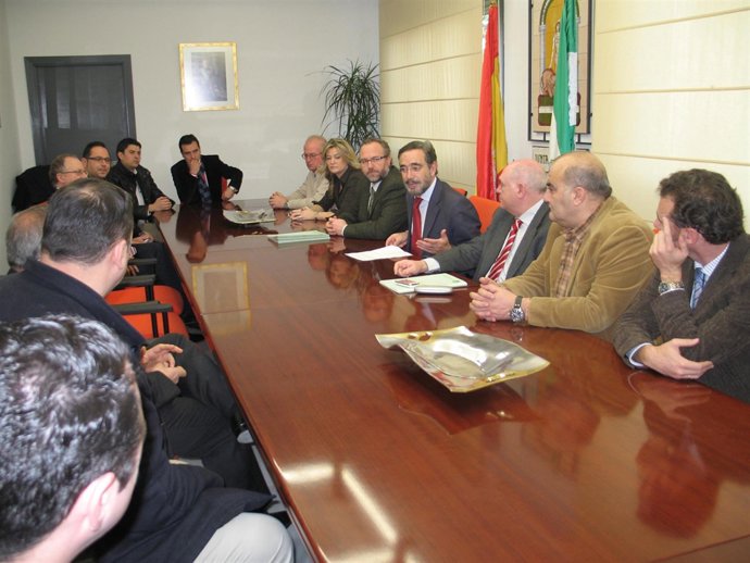 Felipe López y Manuel Gabriel Pérez, durante el acto de entrega de incentivos