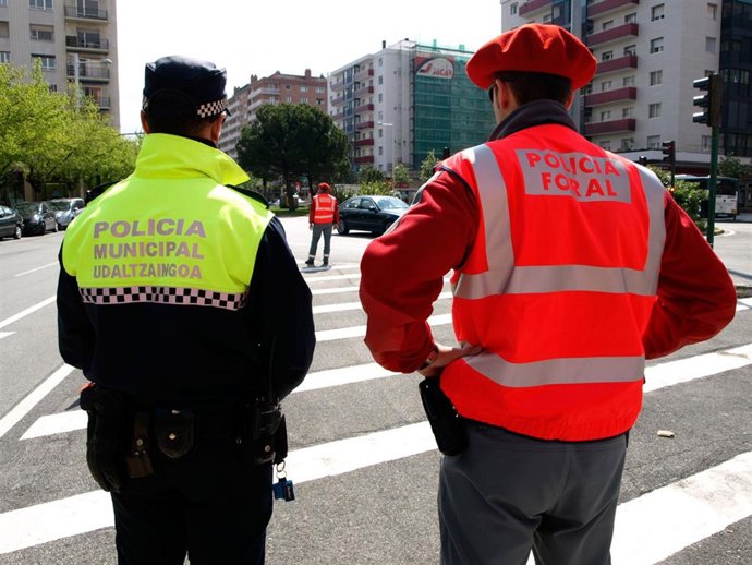 Policía Foral y Policía Municipal de Pamplona realizan 18 controles conjuntos du