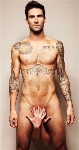 Adam Levine, cantante de Maroon 5, desnudo para Cosmopolitan