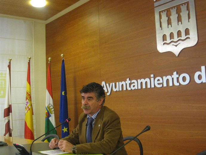 Angel Varea, durante la rueda de prensa