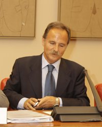 De la Encina (PSOE): El PP "miente como un bellaco" al acusar al Gobierno de "pasividad" ante la colonia