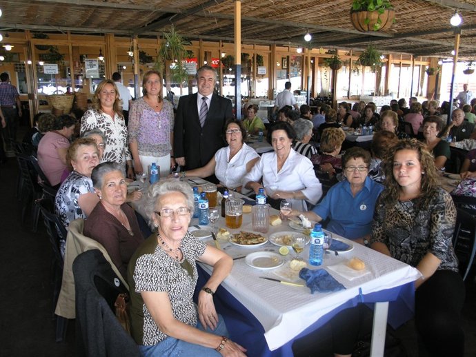 Salvador Pendón en uno de los encuentros con mayores