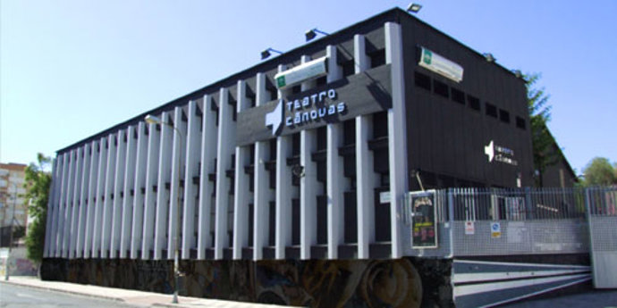 El Teatro Cánovas está situado en la plaza de El Ejido