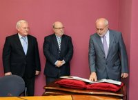 Gómez-Acebo dice que las instituciones "no deben resultar dañadas" por personas que no se comportan correctamente