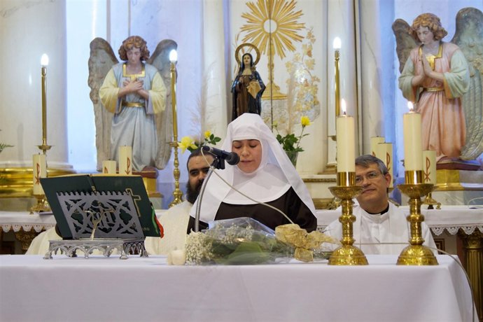 Voluntaria de la Casa de Caridad que ingresa como novicia