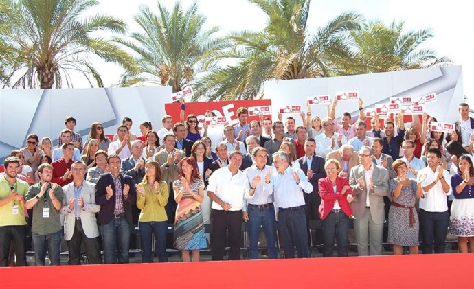 Zapatero y Griñán, en un acto con candidatos socialistas de las capitales y gran