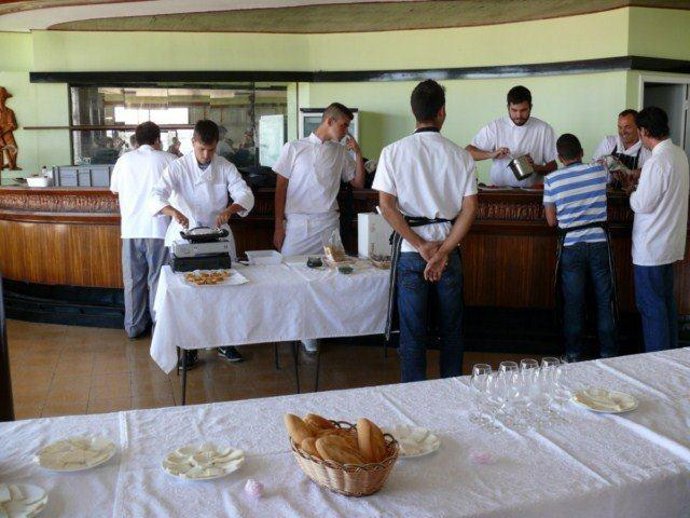 CANARIAS   ESCUELA CAPACITACION AGRARIA TACORONTE ANALIZA MARIDAJE VINOS Y QUESO