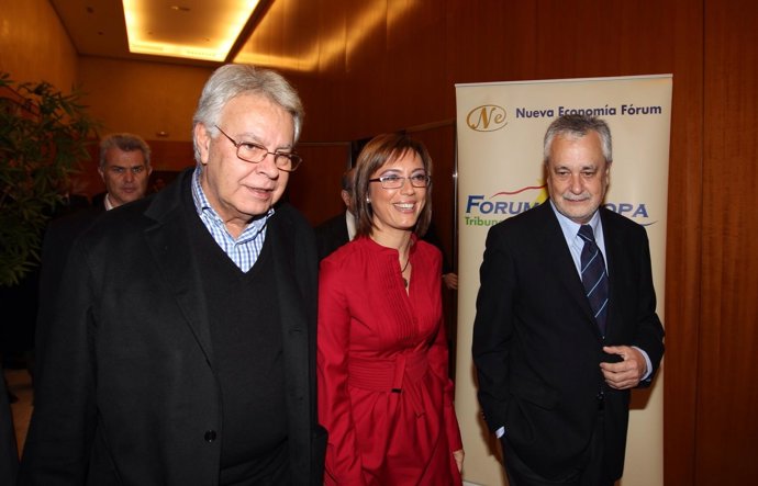 El ex presidente del Gobierno central Felipe González, el presidente de la Junta