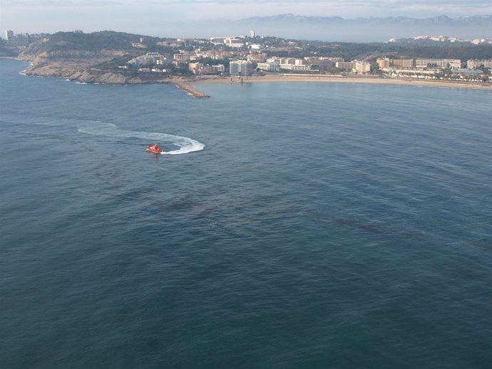Vertido de gasoil en aguas de Tarragona, 9 de enero 2011