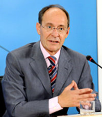 M.Díaz Trillo defiende la actuación de las administraciones públicas ante las inundaciones en Écija