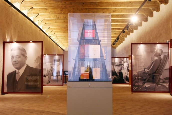 La exposición muestra la vida y obra de Jaume Vicens Vives.