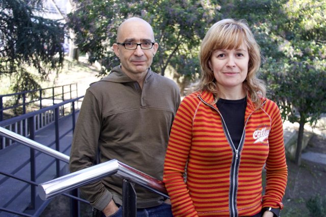 Investigadores de la UAB Antonio Villaverde y Esther Vázquez