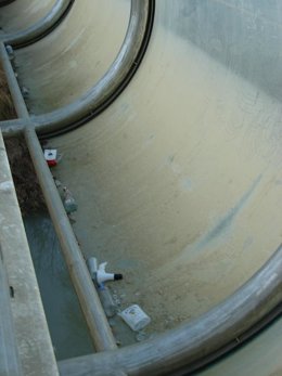 Suciedad en el Puente del Tercer Milenio, en enero de 2011