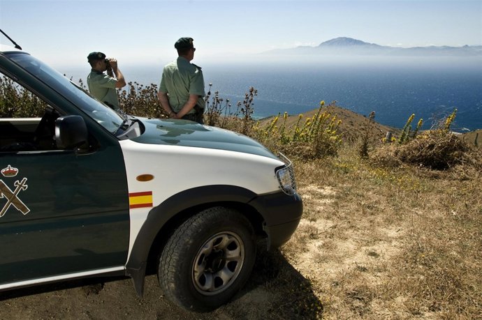 Una patrulla realiza labores de vigilancia