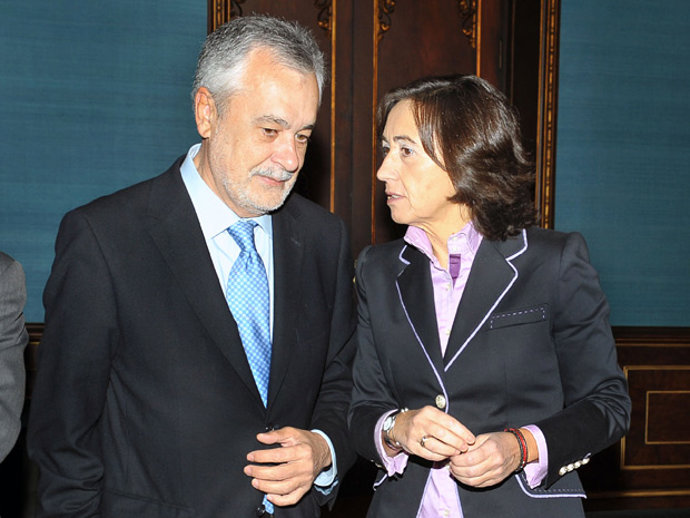 El presidente de la Junta de Andalucía, José Antonio Griñán, y la ministra de Me