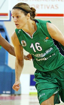 La jugadora del Hondarribia-Irún de basket Anna de Forge