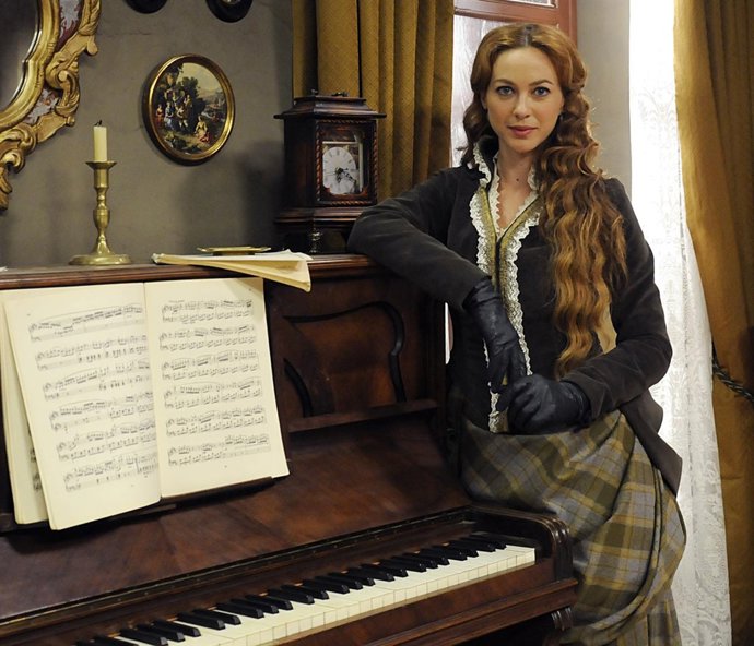  Marta Hazas BANDOLERA