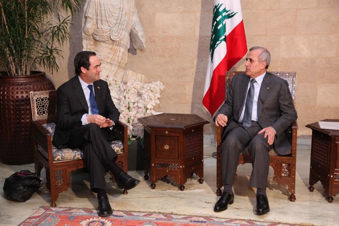 Bono con presidente de Líbano