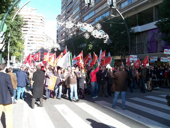 Manifestación sindicatos por recorte Gobierno regional