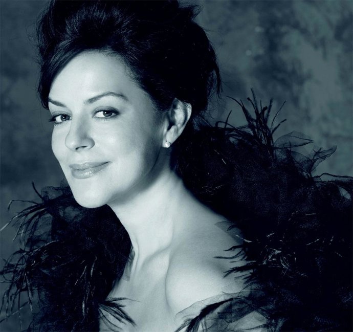 Nancy Fabiola Herrera actuará en los teatros de las capitales canarias