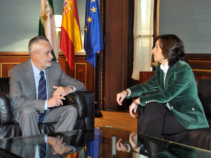 Griñán y Rosa Aguilar, en la reunión celebrada en Sevilla