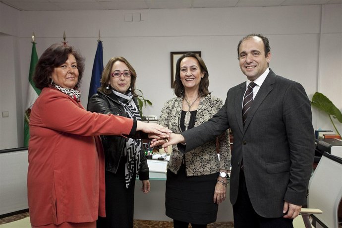 Agencia de Defensa de la Competencia y representantes de Facua, UCA-UCE y Al And