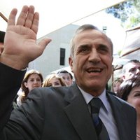 Suleiman pide que Hariri siga en el cargo hasta formar el nuevo Gobierno