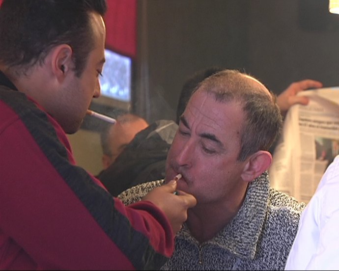 El bar sancionado por dejar fumar ve ley "injusta"