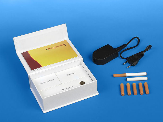 Una caja de cigarrillos electrónicos recargables