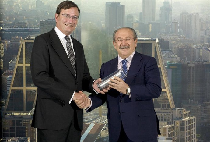 Carlos Mas, presidente de PwC, y Luis del Rivero, presidente de Sacyr Vallehermo